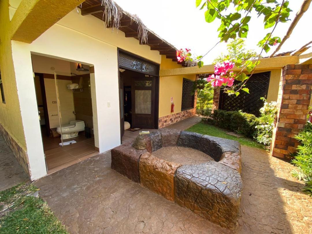 Ara Meru Lodge Canaima Екстериор снимка